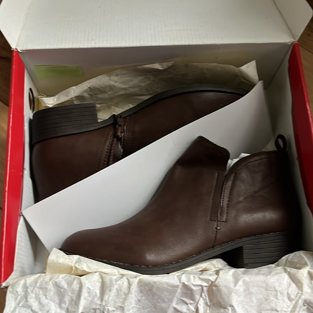 American Rag Booties - Picture 2 of 14